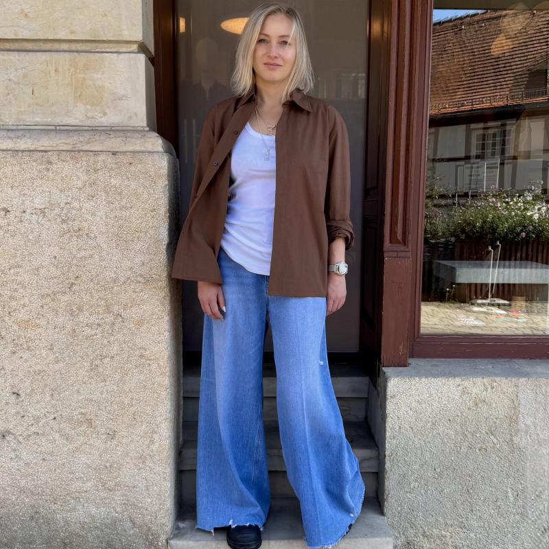 toffee-on-denim look