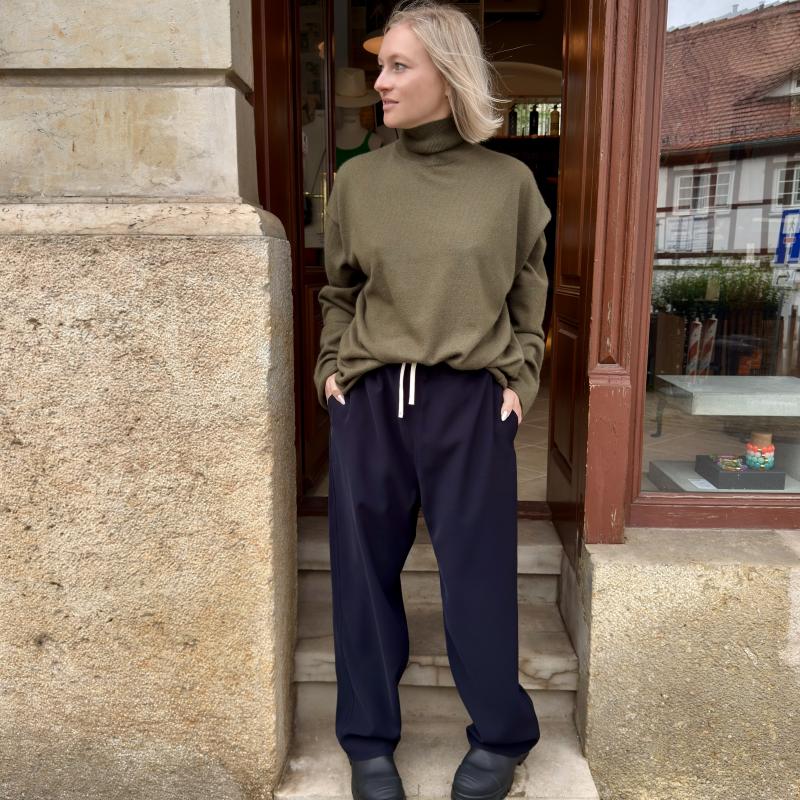 khaki.and.black,always.welcome