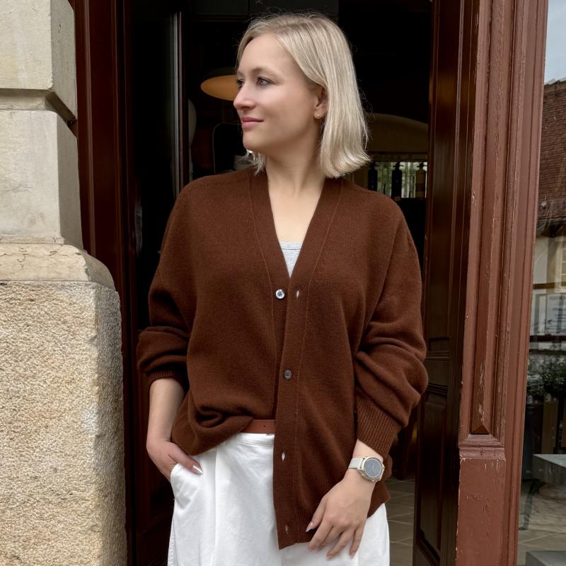 chestnut.cardigan