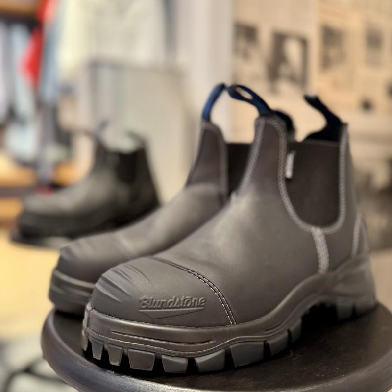 black.chelsea.boots